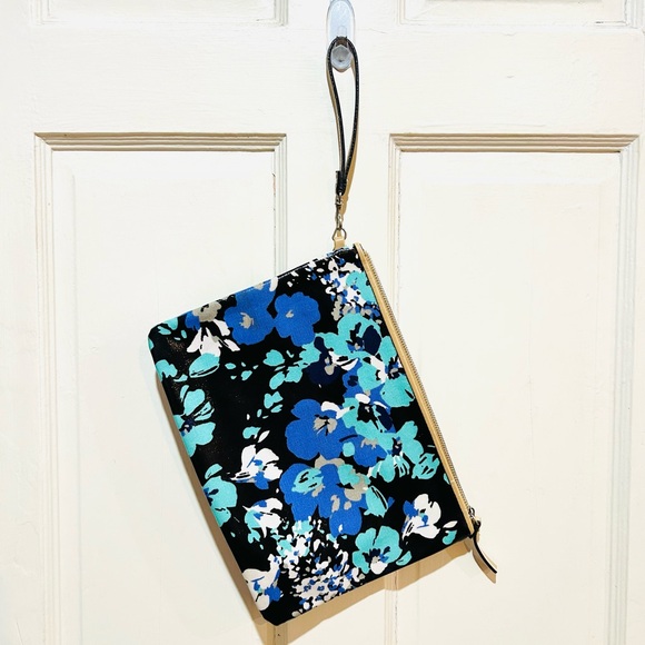 🆓 FREE W/PURCHASE {Merona} Patent Vegan Leather Wristlet Clutch - Picture 1 of 6